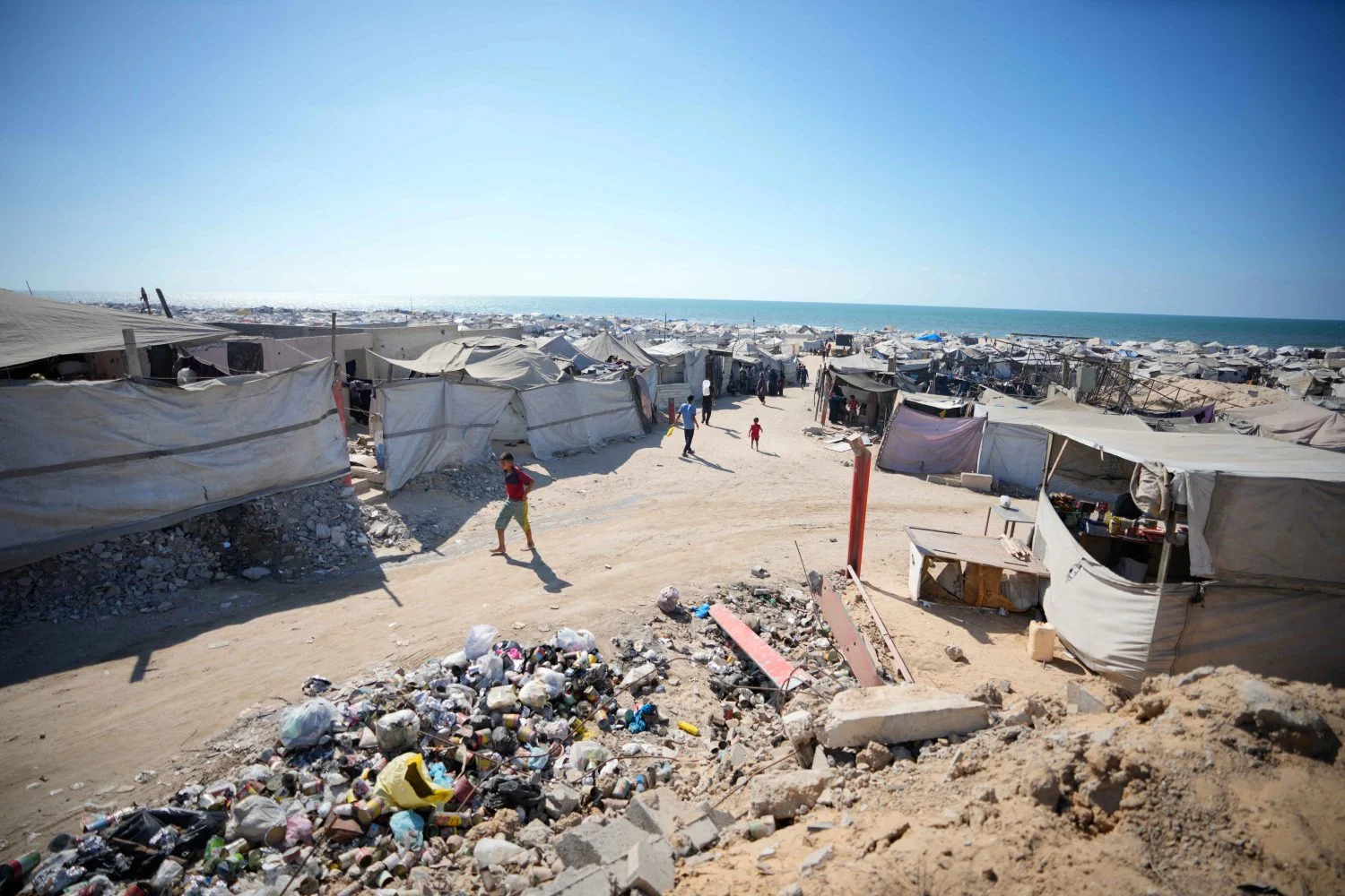 Ayuda humanitaria en Gaza: desplazados reclaman refugios ante el invierno - Plaza de Mayo Info